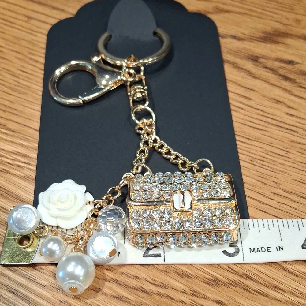 N/A elegant gold
